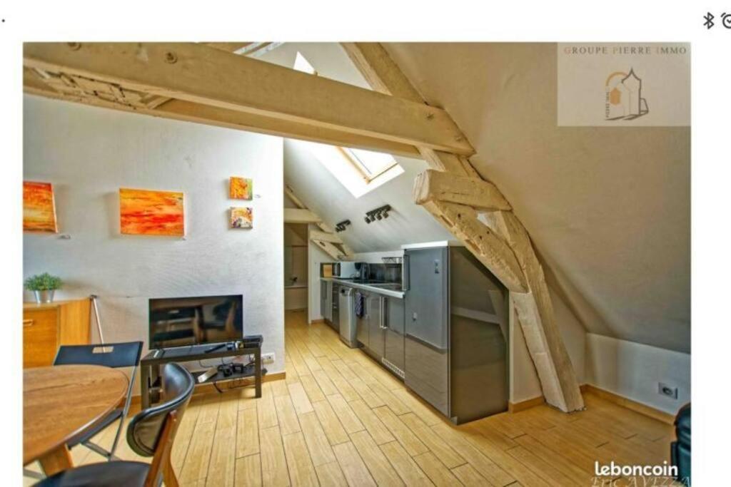 Orléans Appartement avec Parking Exterior foto